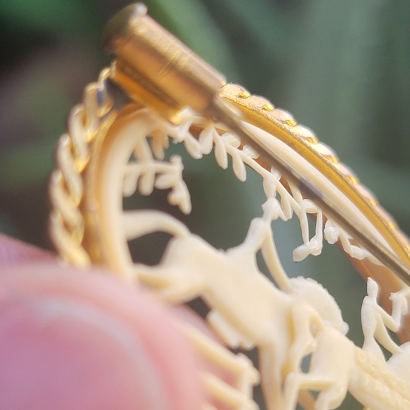 Antique Depose France Celluloid Brooch - Picture 4 of 6